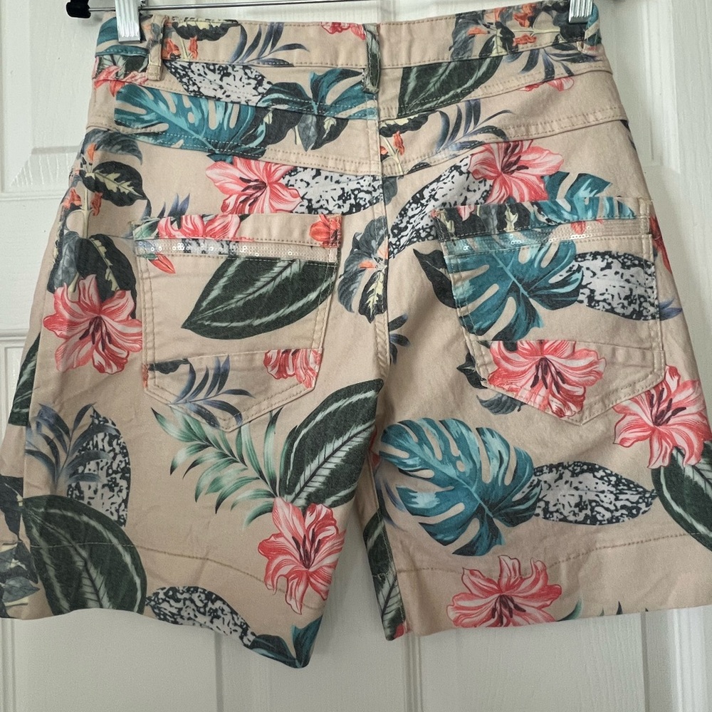Tropical Floral Print Shorts NWT - Picture 2 of 4